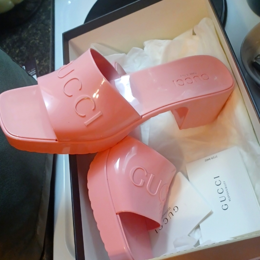 Authentic  gucci rubber sandels
